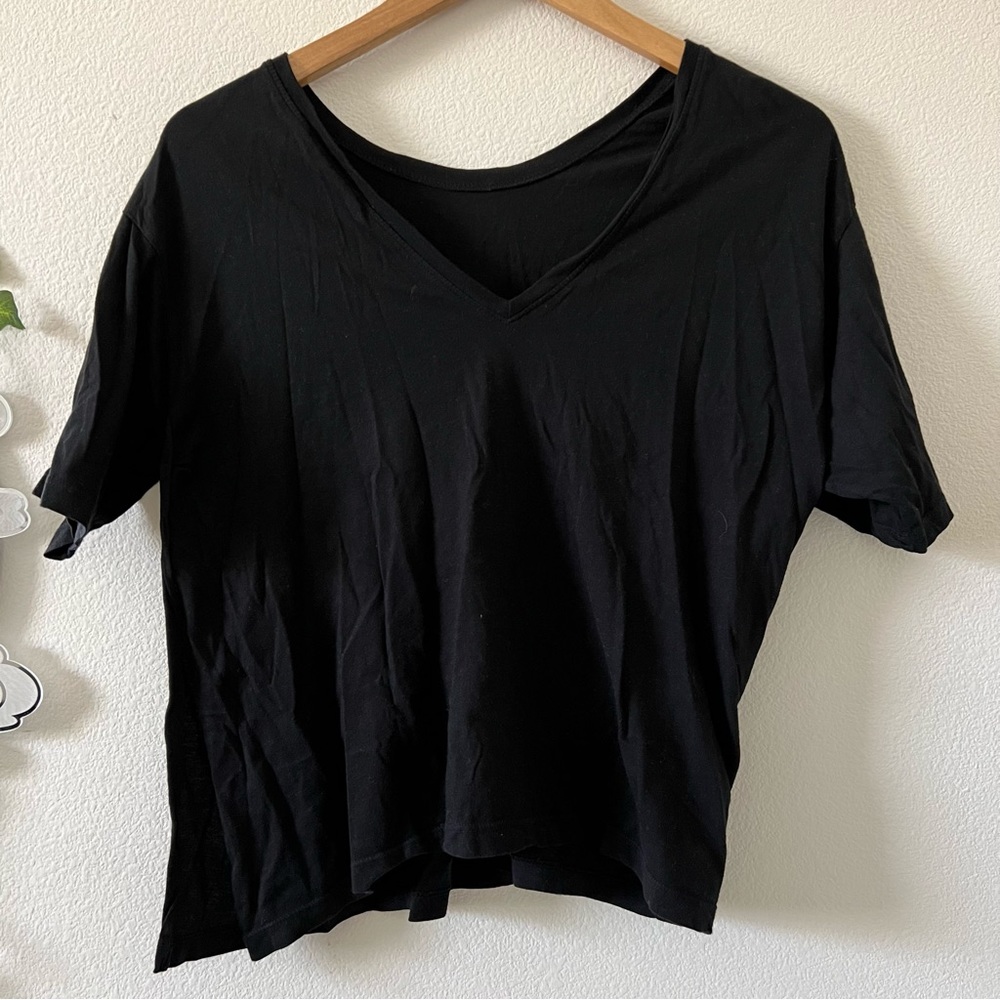 bundle of convertible tees from vetta! all xs. black, white, and rust orange